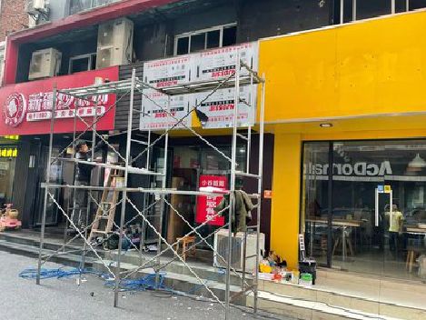 弥渡制作广告招牌如何避免它发黄？